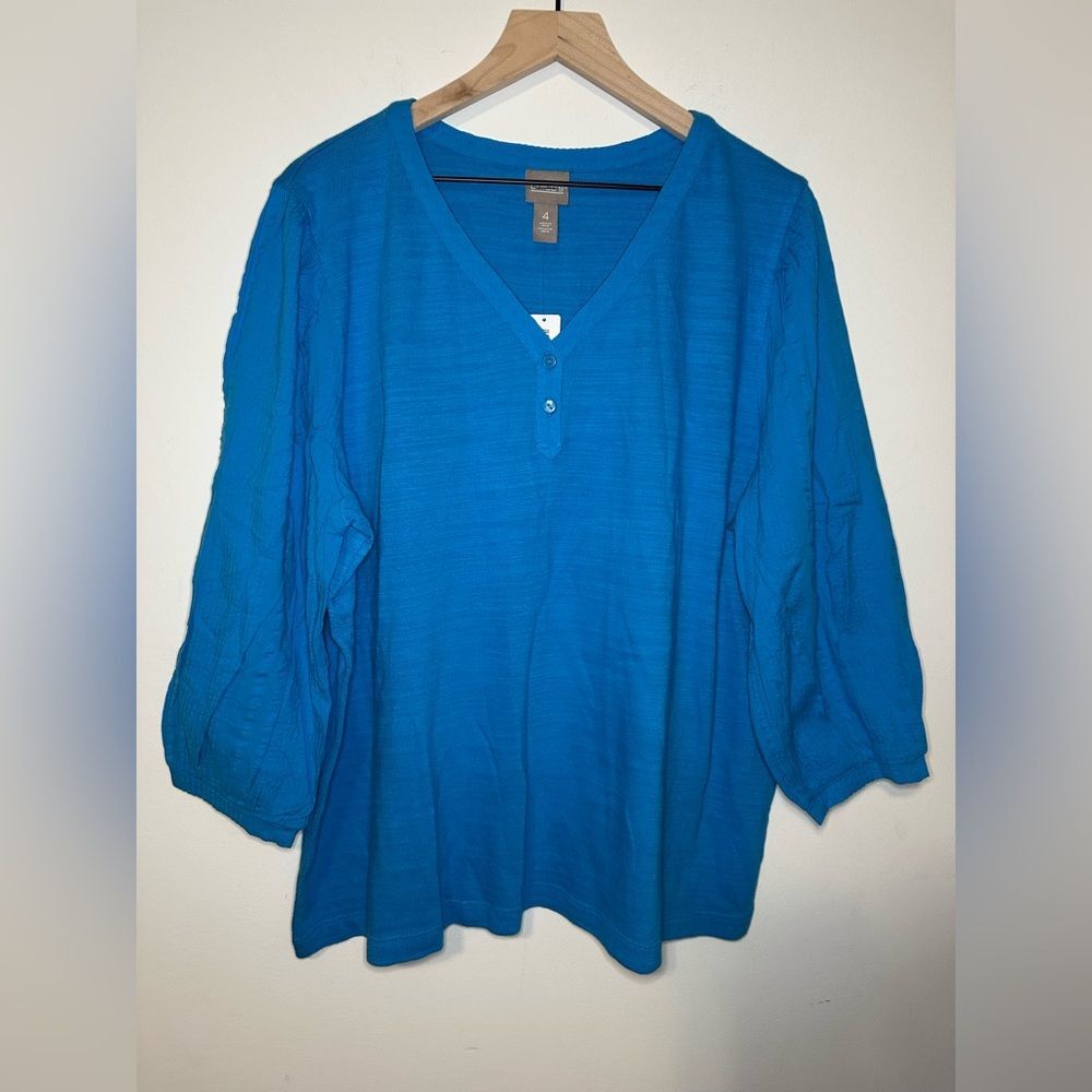 Chico’s Woven Elbow Sleeve V Henley Top Size 4 Pullover‎ 3/4 Sleeve Color Blue